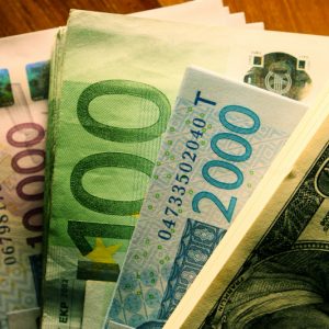 Billets-devises-banque-Business1