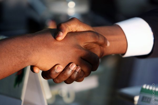 Poignée de main-contrat-Business2