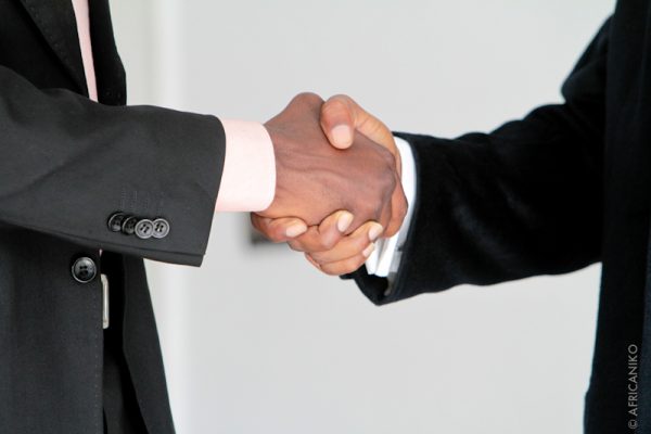 Poignée de main-contrat-Business1